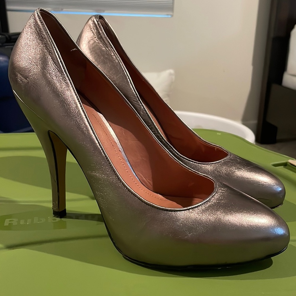VINCE CAMUTO Steel Metallic Heels -Size 10